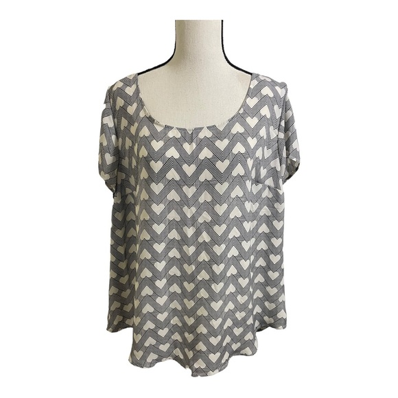 Torrid womens black white Herat button back blouse size 0 size 12 - Picture 3 of 10